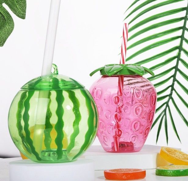 Op maat gemaakte plastic fruitvormige beker met stro schattig melk thee beker draagbare sapfles