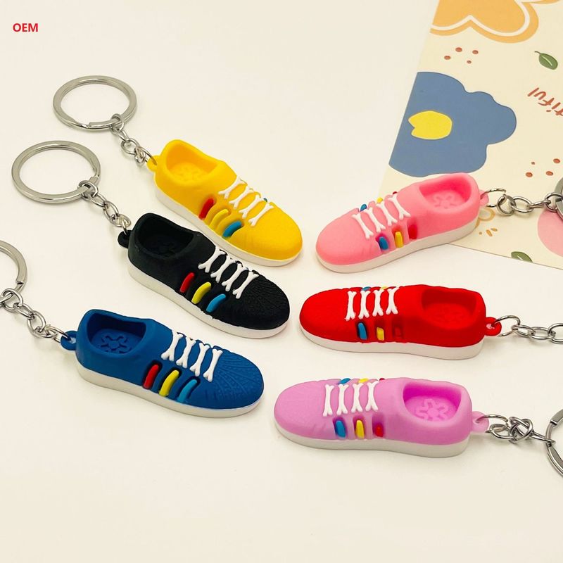 3D mini schoenen sleutelhanger karakter sleutelhanger met metalen sleutelring Custom Plasitc Figuur Sleutelhanger