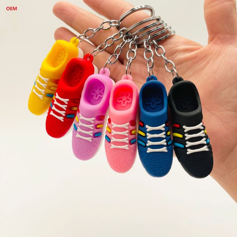 3D mini schoenen sleutelhanger karakter sleutelhanger met metalen sleutelring Custom Plasitc Figuur Sleutelhanger