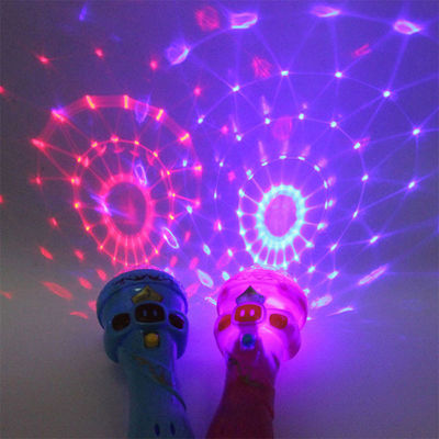 Op maat gemaakt speelgoed licht flitsende projectie draadloze microfoon fakkel vorm schattig gloeiend speelgoed