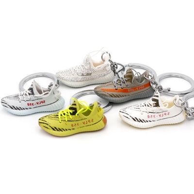 Gepersonaliseerde sportschoenen vorm 3D mini sneaker promotie sleutelhanger bulk