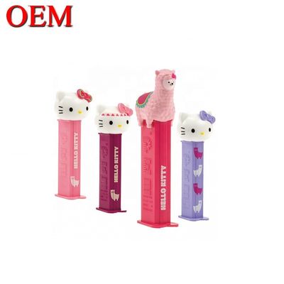 Gepersonaliseerd 3D cartoon speelgoed Hellokitty Plastic Candy Dispenser Oem Candy Packs